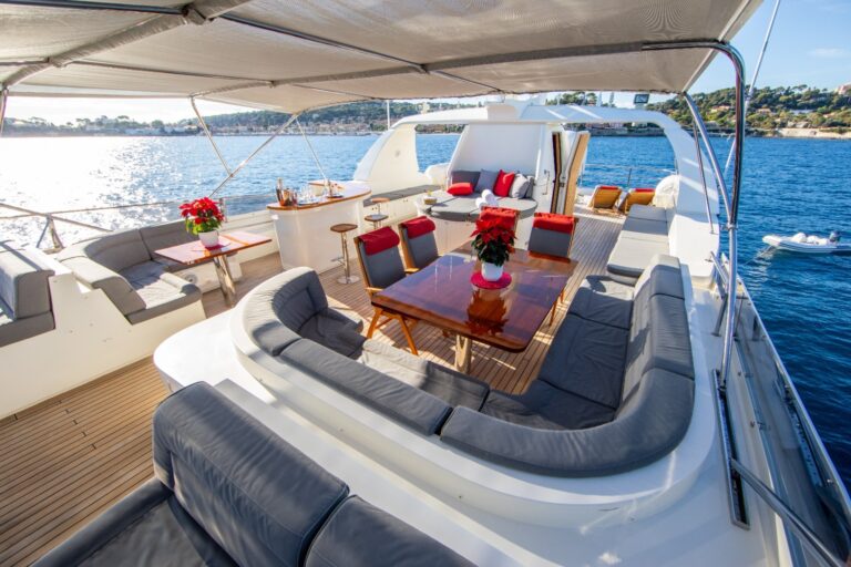 Flybridge Dining