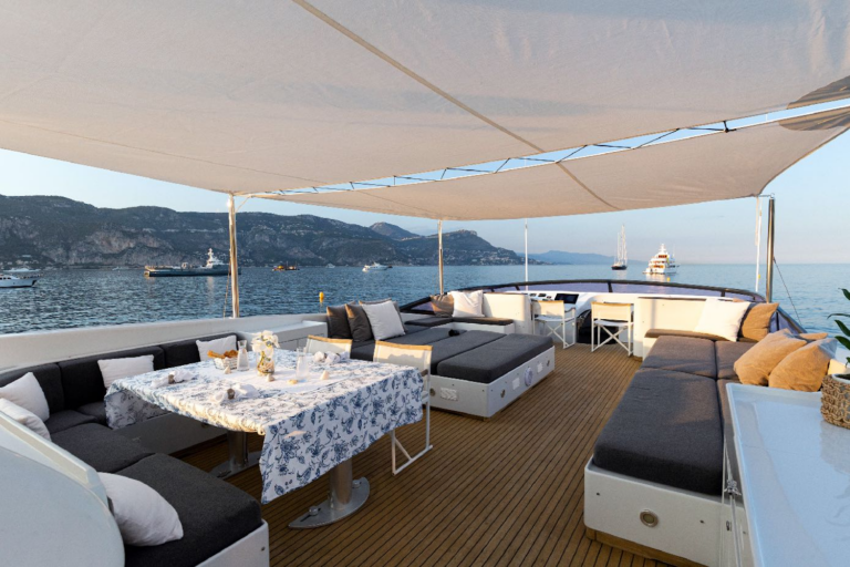 Flybridge Dining And Seating