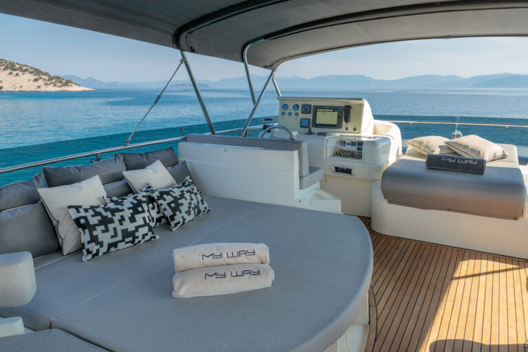 Flybridge - Exterior Bridge