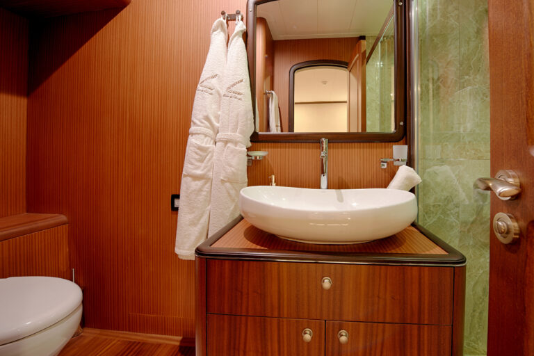 Guest Ensuite Bath