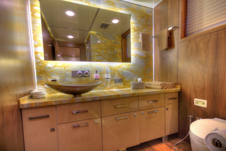 Guest Suite Ensuite Bathroom