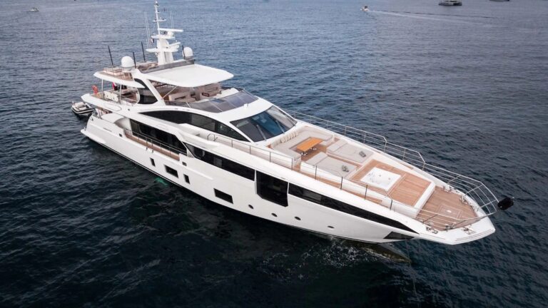 Heed Yacht