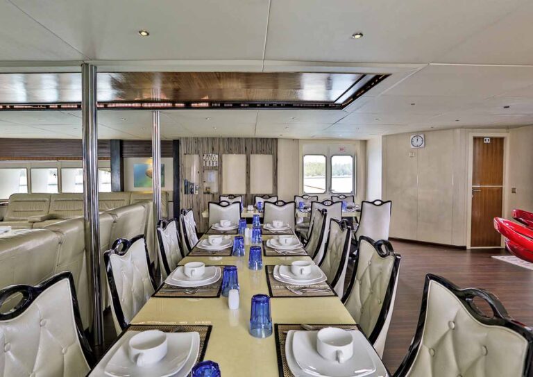 Charter yacht HONORS LEGACY
