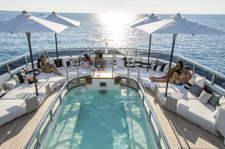Huge Jacuzzi Pool
