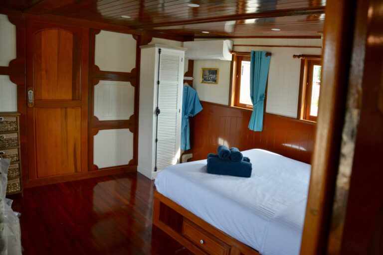 Spacious guest cabin
