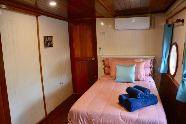 Double guest cabin