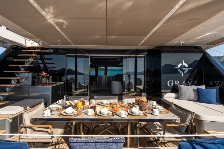 Aft deck dining