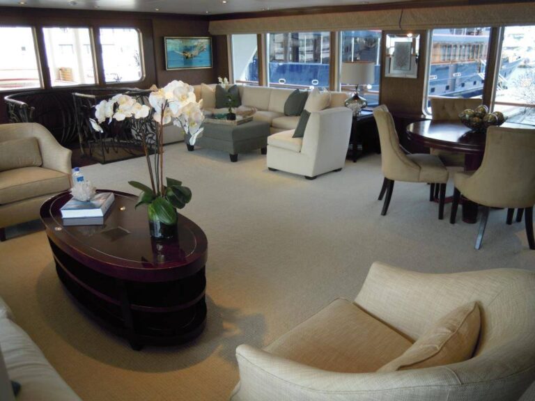 Large Salon