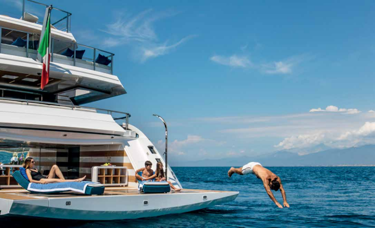 Lifestyle - Swimming Platform Beach Club