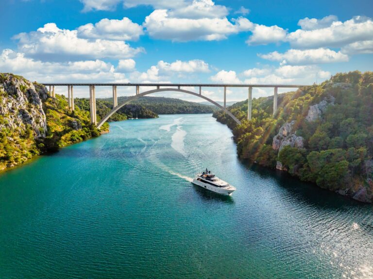 Luxury Charters With DESTINO Yacht