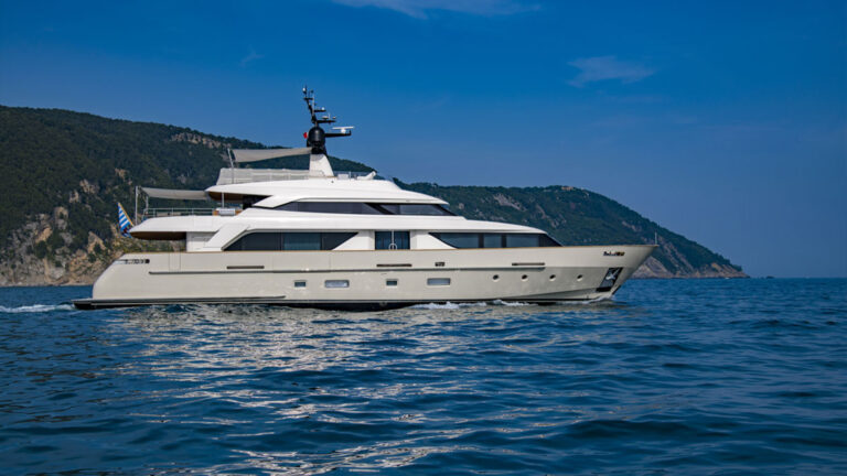Luxury Yacht ANYTHING GOES V