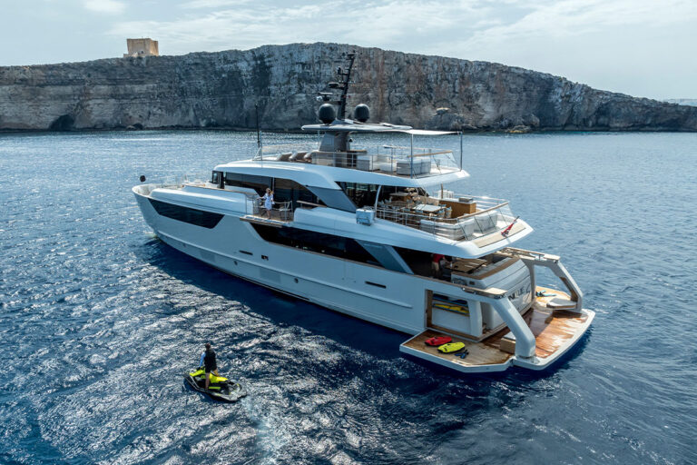 Luxury Yacht UNIQUE S