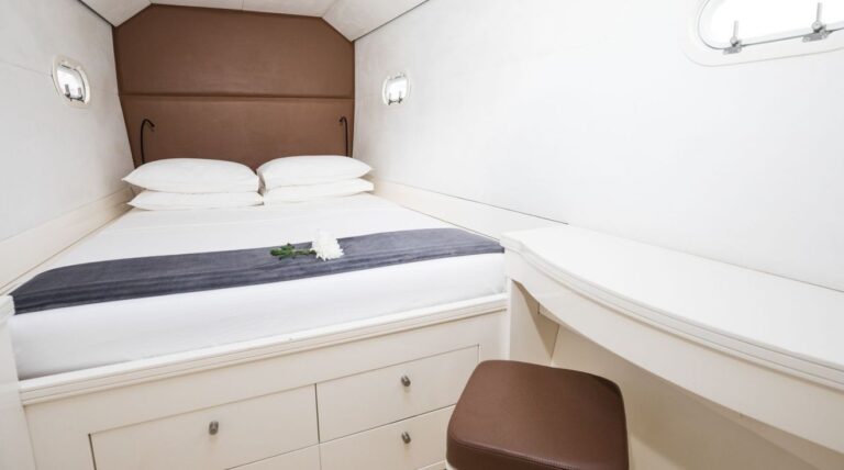Guest cabin