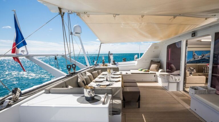 Aft deck dining