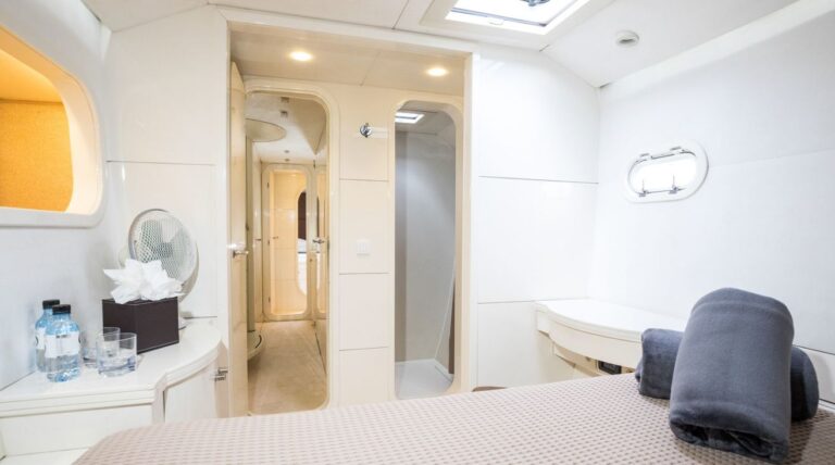 Double guest cabin