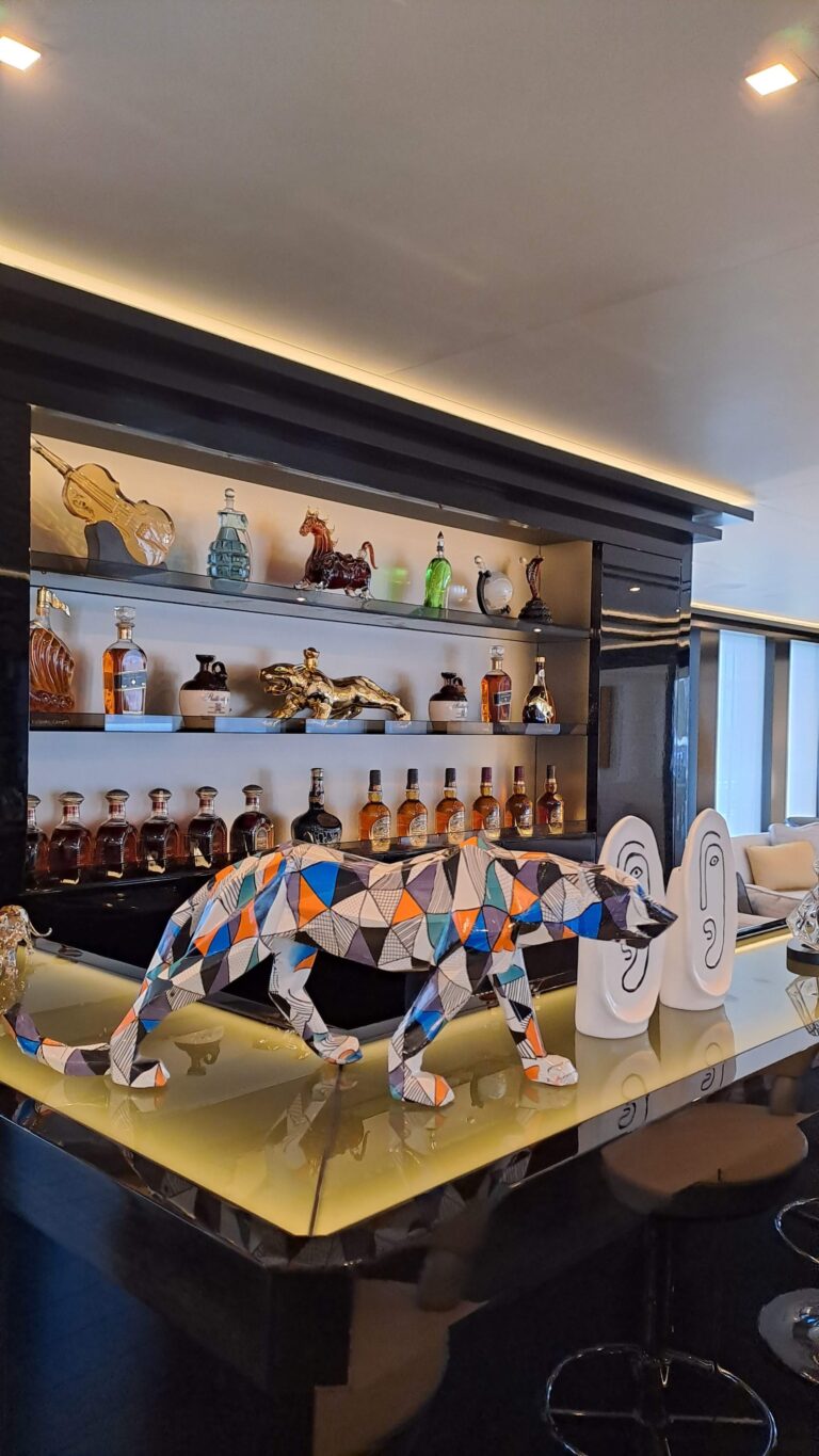 Main Deck Bar