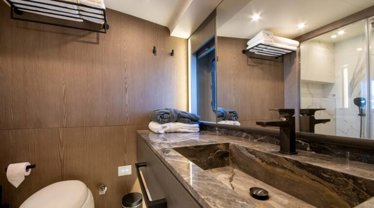 Master Bathrom