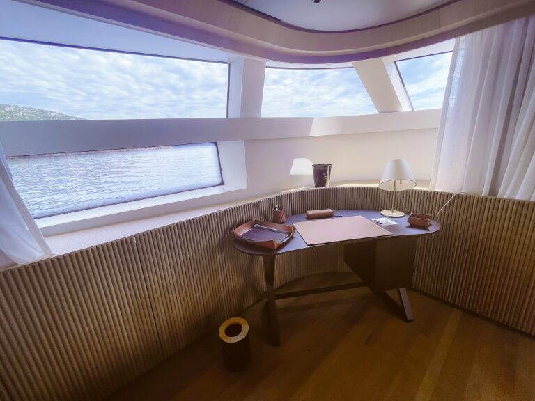 Master Desk