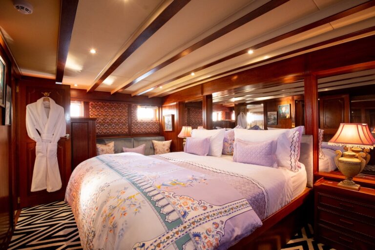 Master - Full Beam On Lower Deck