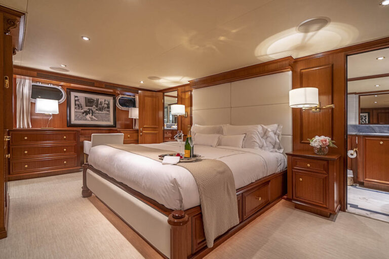 Master Suite Champagne