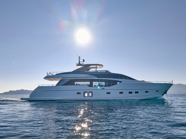 Motor Yacht AKASTI