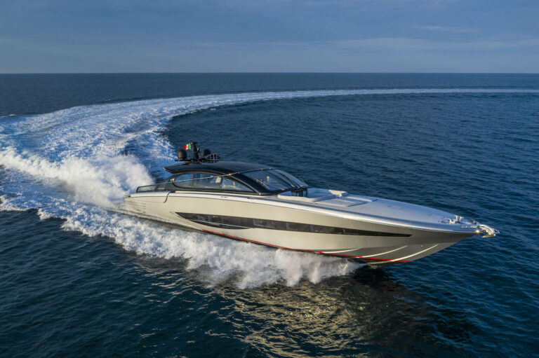 Motor Yacht ALDABRA Running