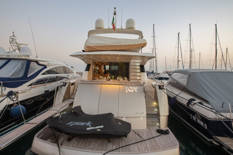 Motor Yacht Joy Aft