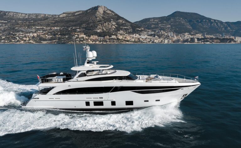 Motor Yacht RIVIERA LIVING