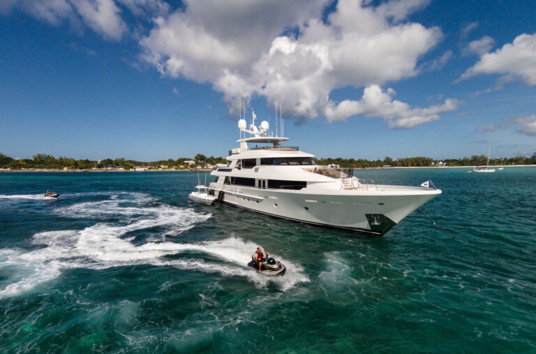 Motor Yacht W Running