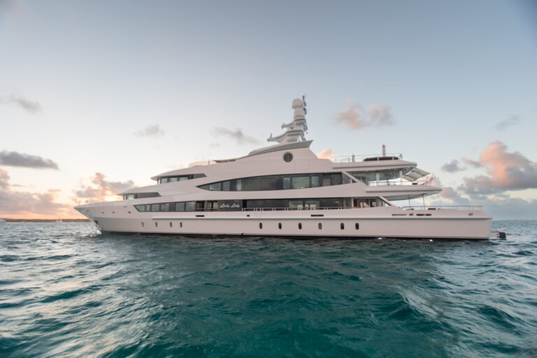 Profile Of The Yacht Lucky Lady