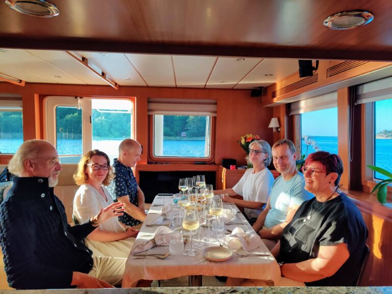 Relaxed Dining Experience