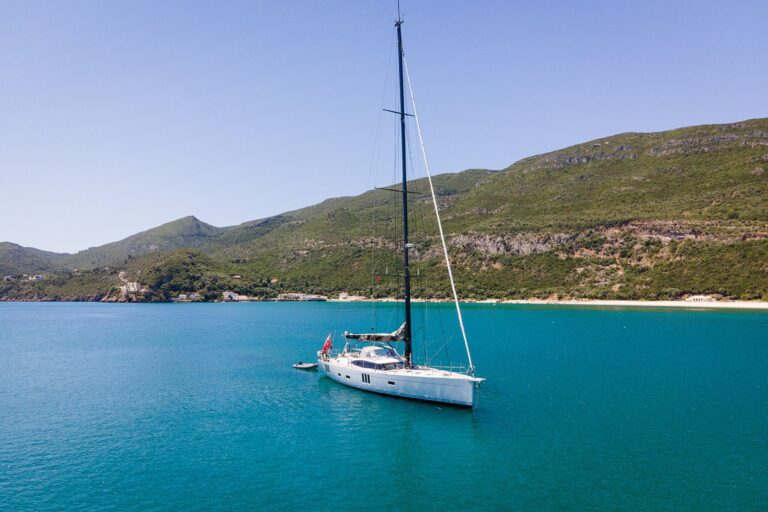Sailing Yacht HELO