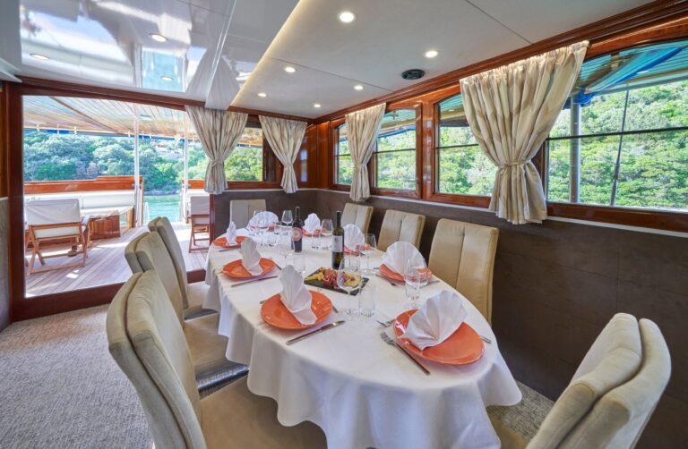 Saloon - Dining