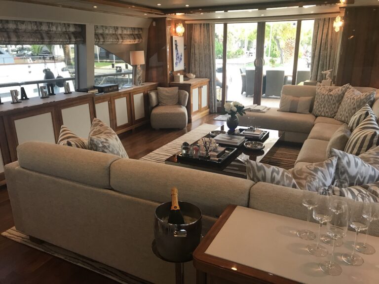 Saloon With Large Sofa