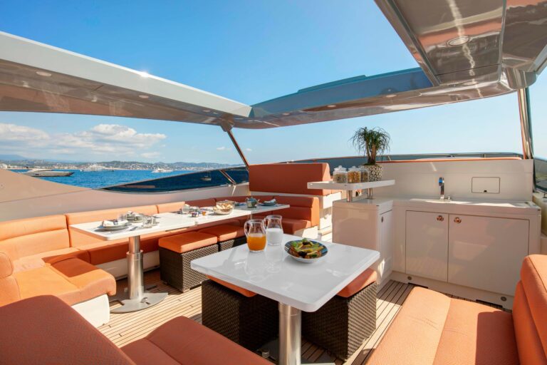 Sun Deck - Flybridge