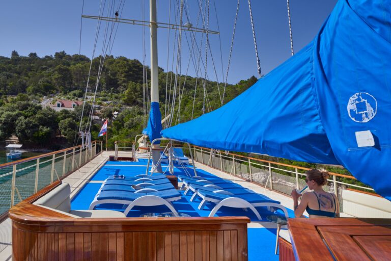 Sundeck - Sunbathing Area