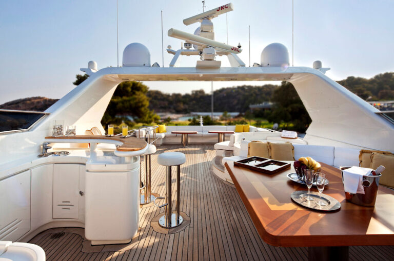 Sundeck With Bar
