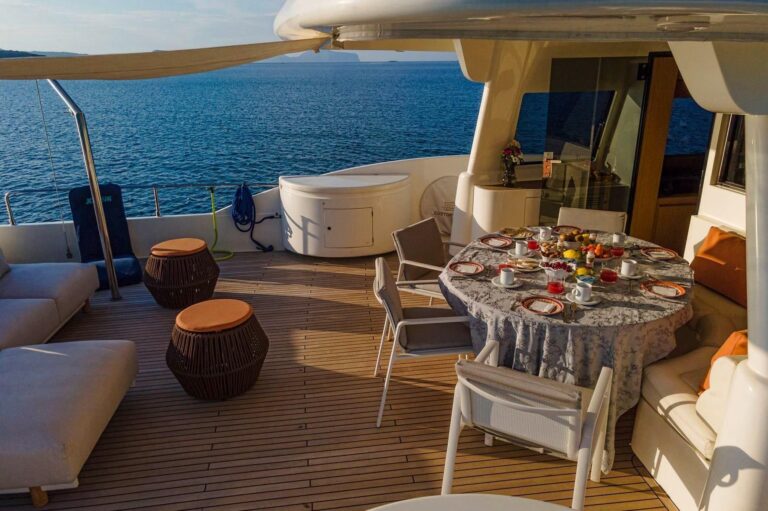 Top Deck Dining
