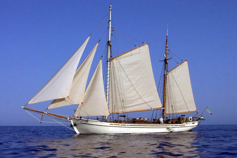 Motor Sailor Vera