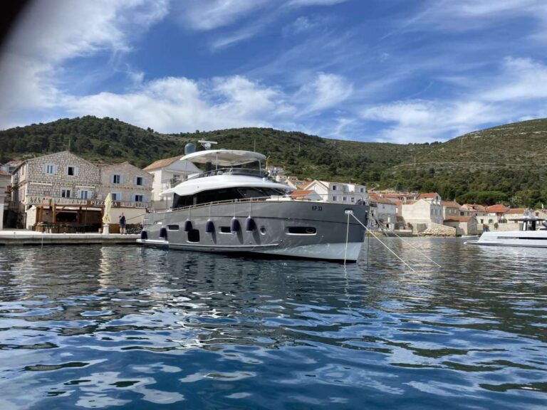 Yacht Bollinger
