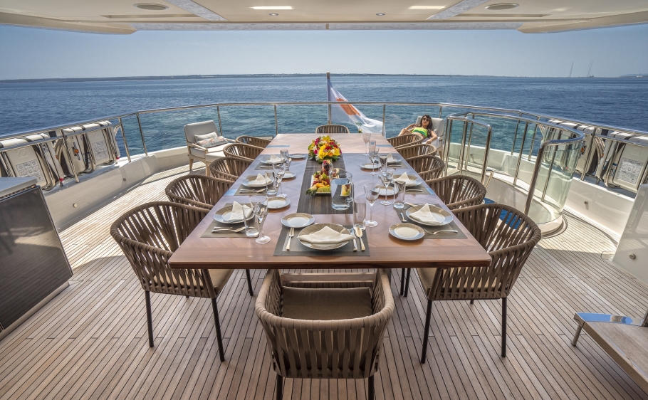 Alfresco Dining