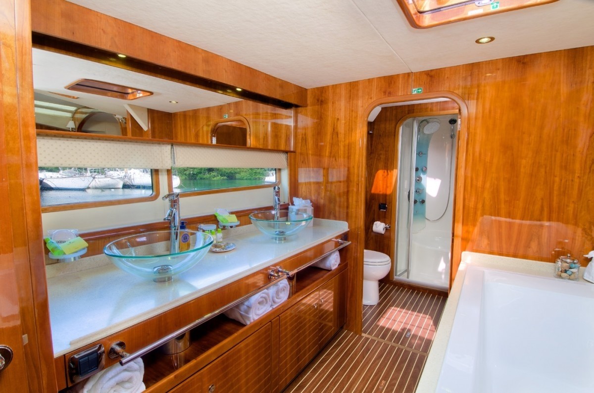 [22m-Yacht-XENIA-74]-10092-108.jpg