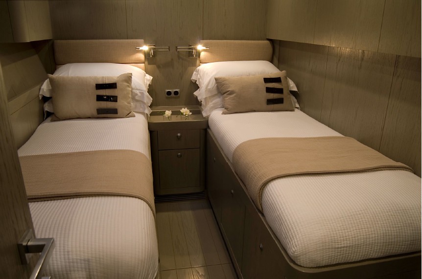 [24m-Yacht-CRACKERJACK]-1591-174.jpg