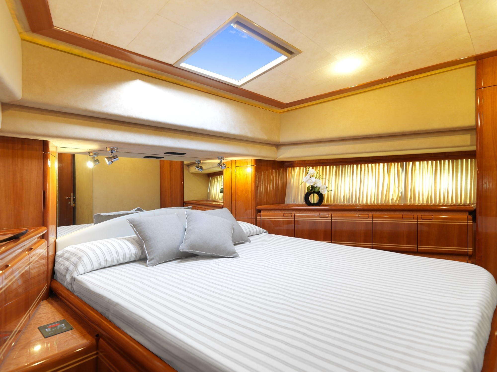 [24m-Yacht-IROUE]-10154-25.jpg