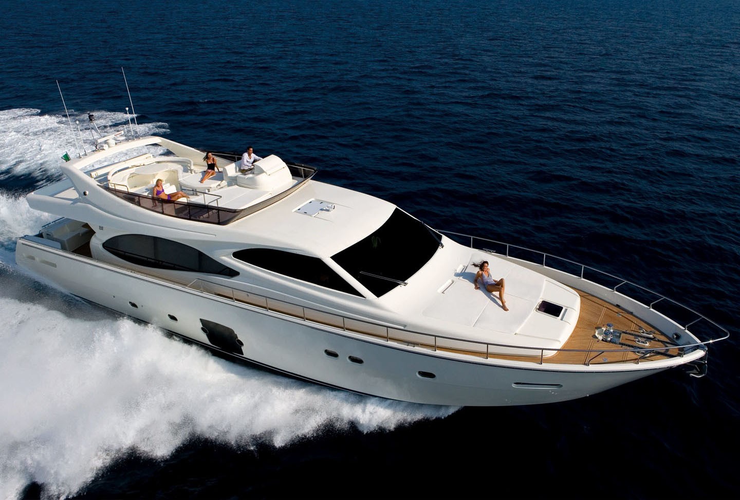 [24m-Yacht-LAVITALEBELA]-1709-11.jpg