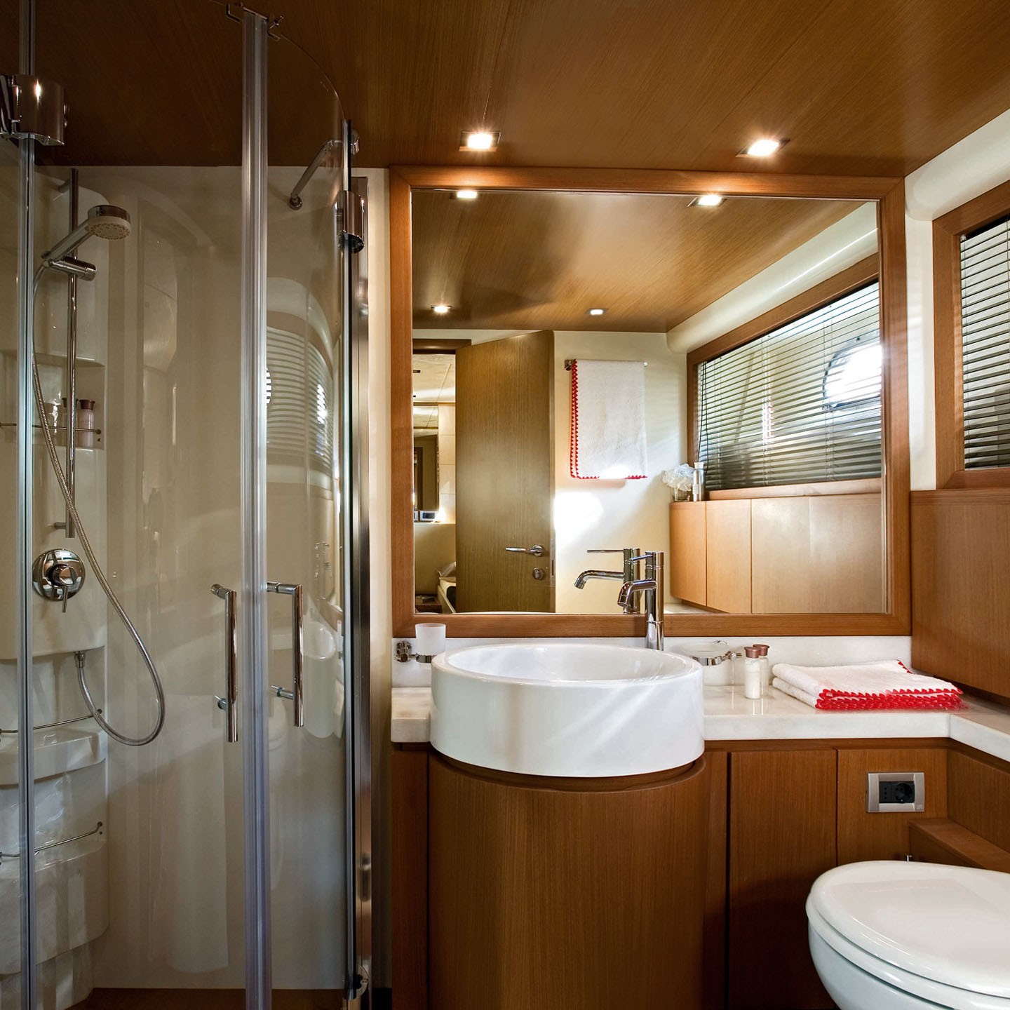 [24m-Yacht-LAVITALEBELA]-1709-128.jpg