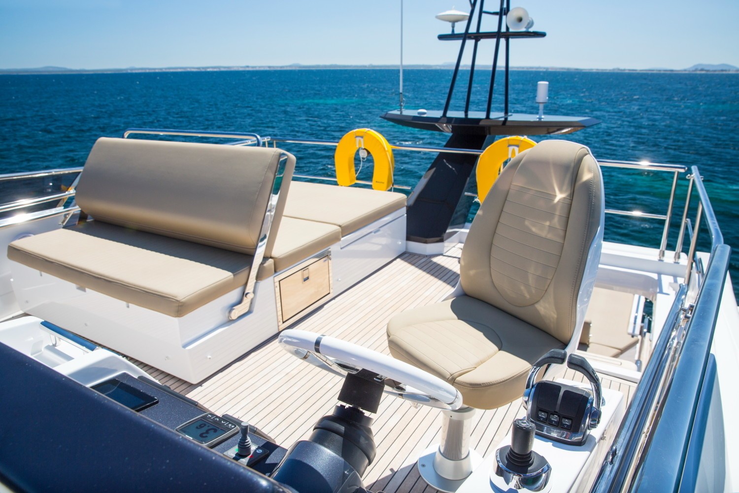 [24m-Yacht-TOFFEE-CRISP]-10256-167.jpg