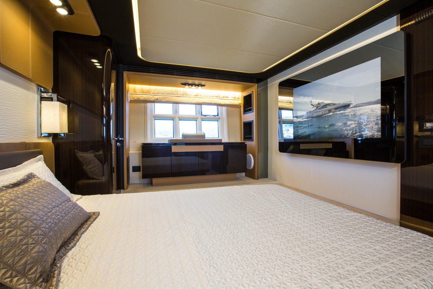 [24m-Yacht-TOFFEE-CRISP]-10256-32.jpg