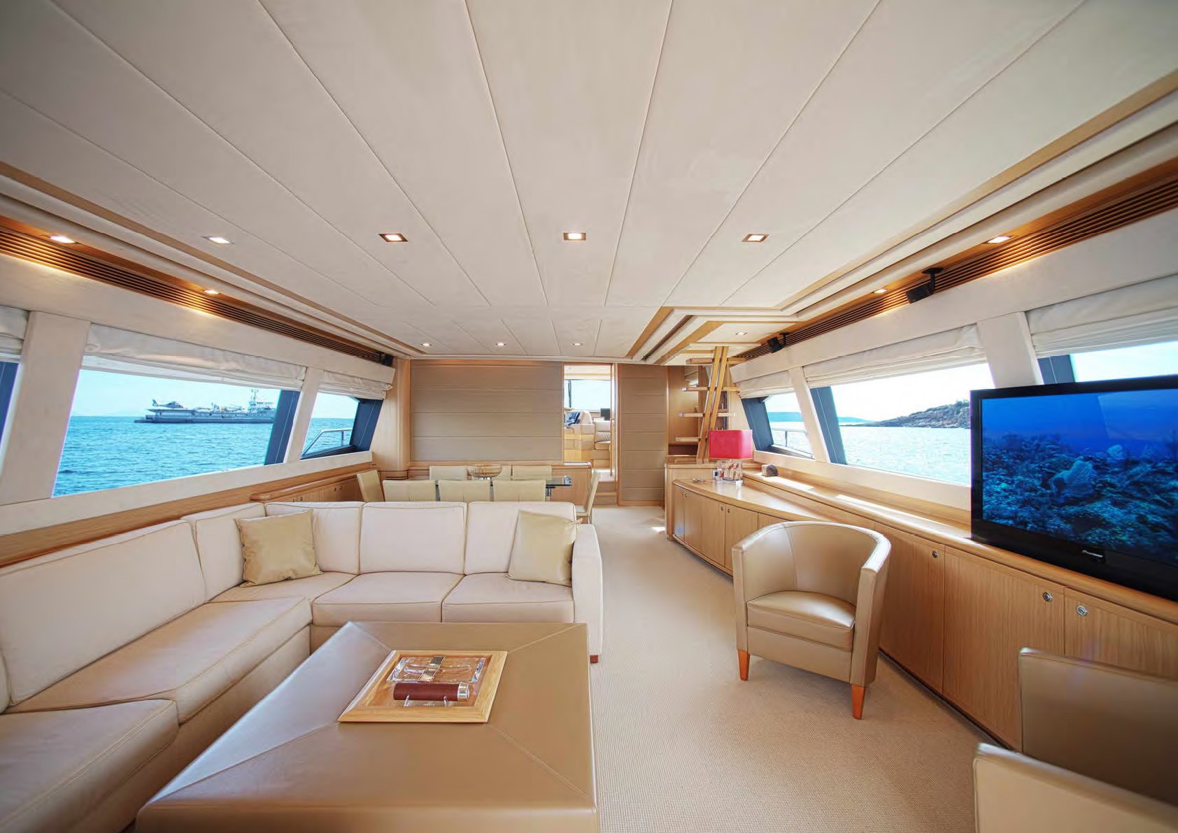 [25m-Yacht-JULIE-M]-10194-23.jpg