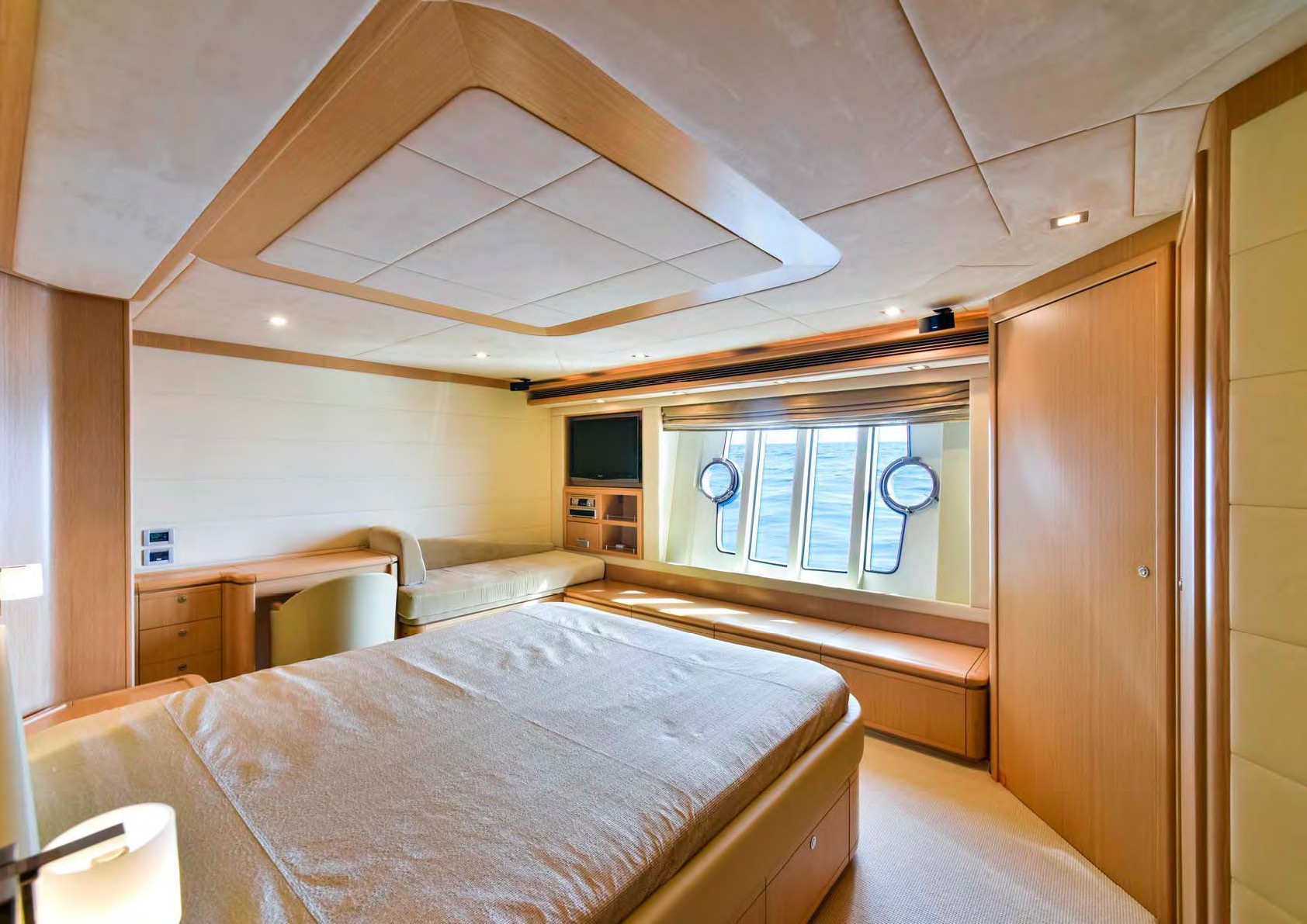 [25m-Yacht-JULIE-M]-10194-29.jpg